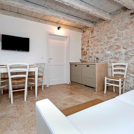 Apartments Casa Roccia Bianca Ровінь Екстер'єр фото
