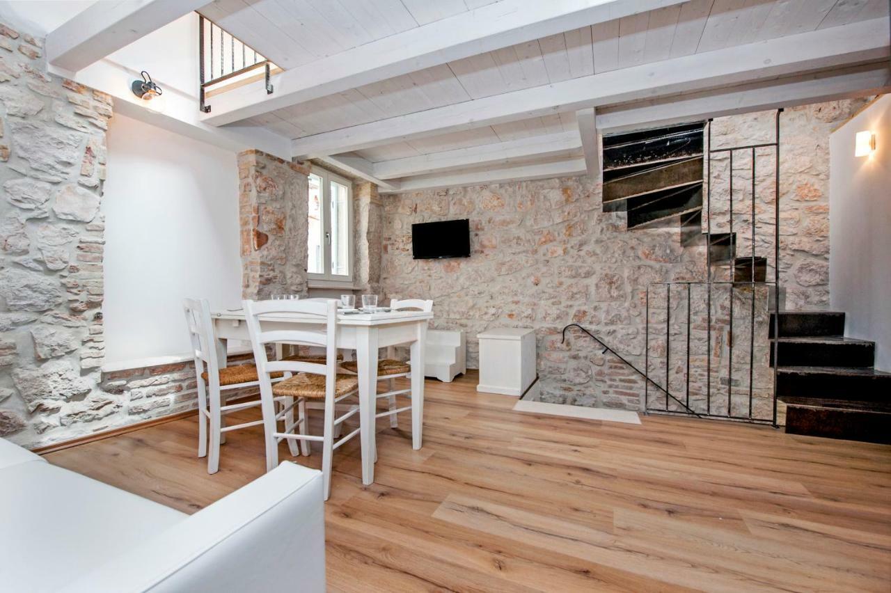 Apartments Casa Roccia Bianca Ровінь Екстер'єр фото
