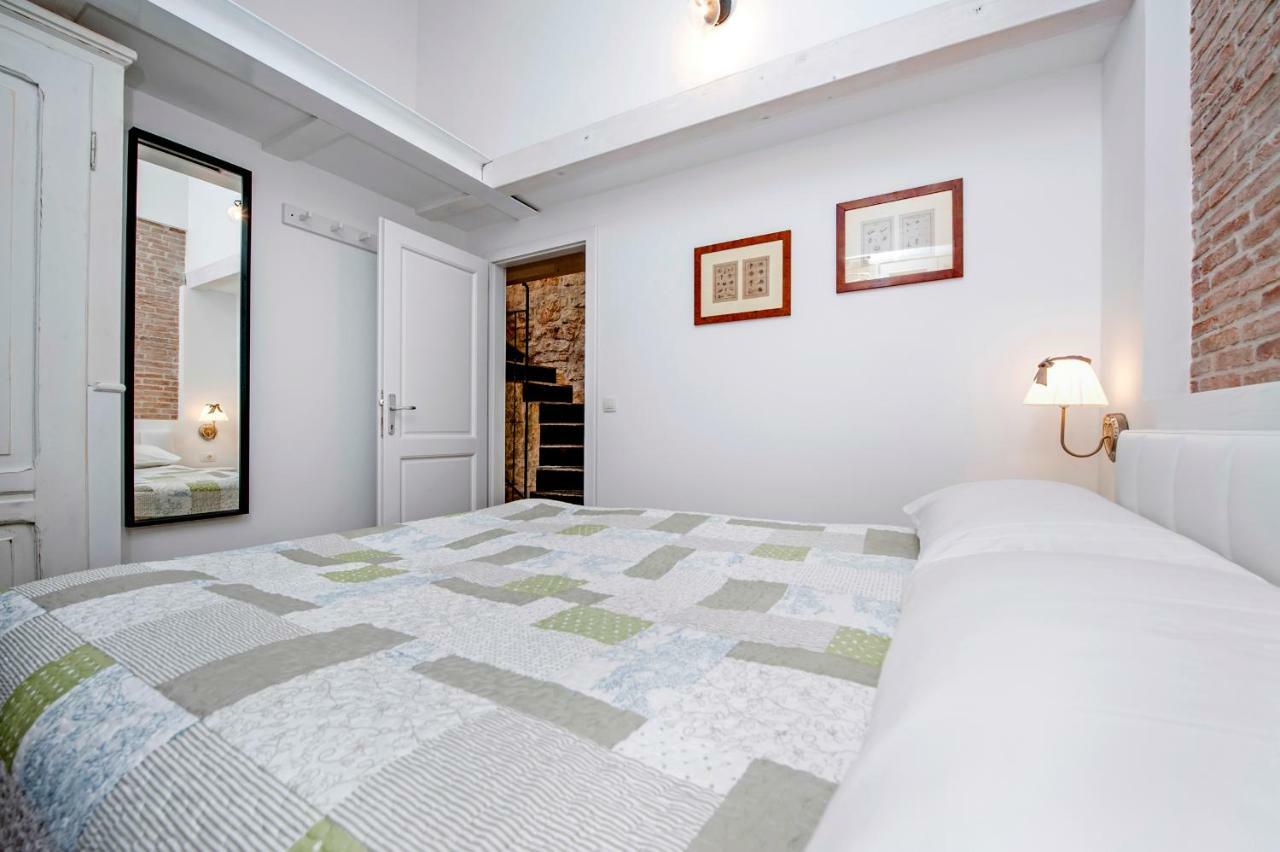 Apartments Casa Roccia Bianca Ровінь Екстер'єр фото