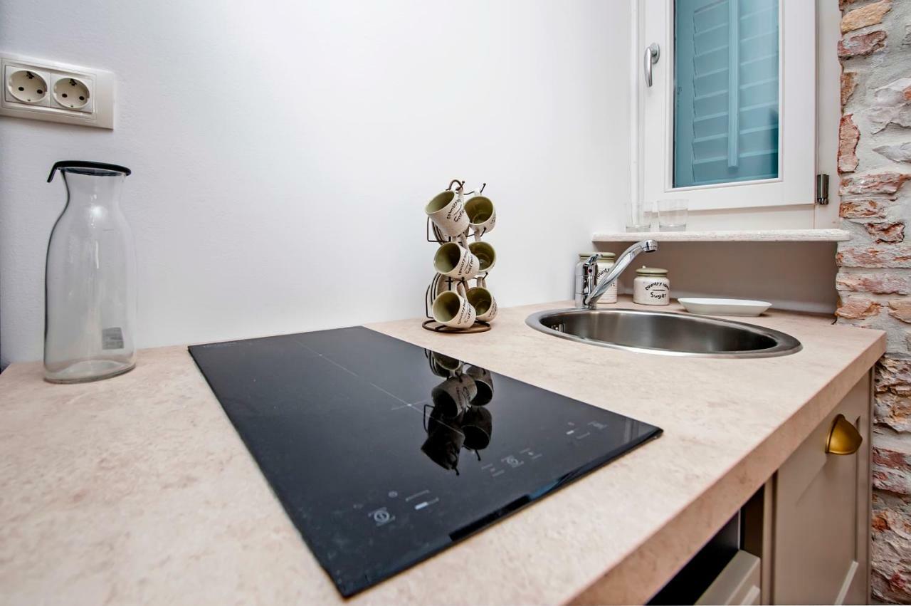 Apartments Casa Roccia Bianca Ровінь Екстер'єр фото