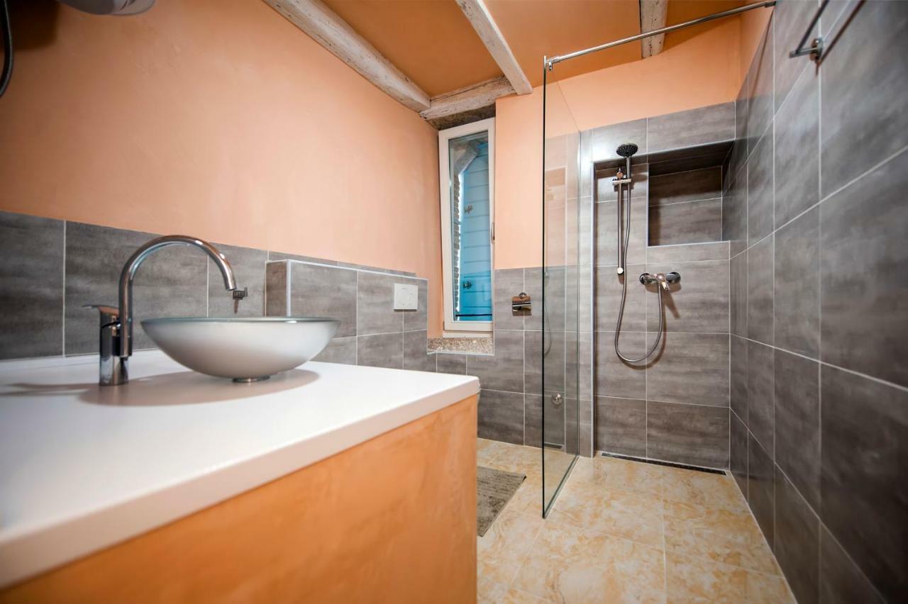 Apartments Casa Roccia Bianca Ровінь Екстер'єр фото