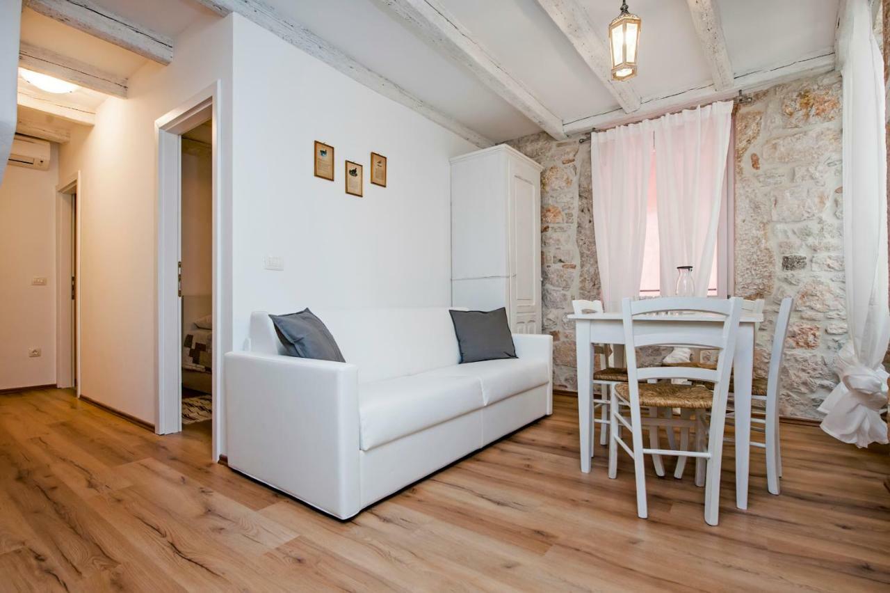 Apartments Casa Roccia Bianca Ровінь Екстер'єр фото