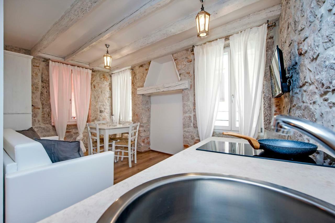 Apartments Casa Roccia Bianca Ровінь Екстер'єр фото