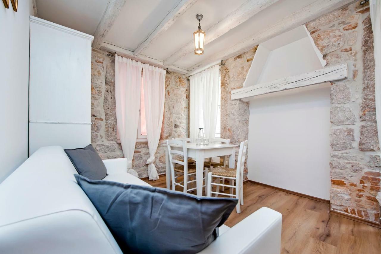 Apartments Casa Roccia Bianca Ровінь Екстер'єр фото