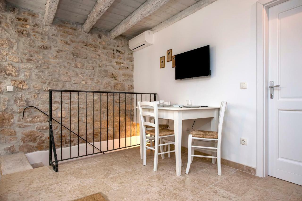 Apartments Casa Roccia Bianca Ровінь Екстер'єр фото