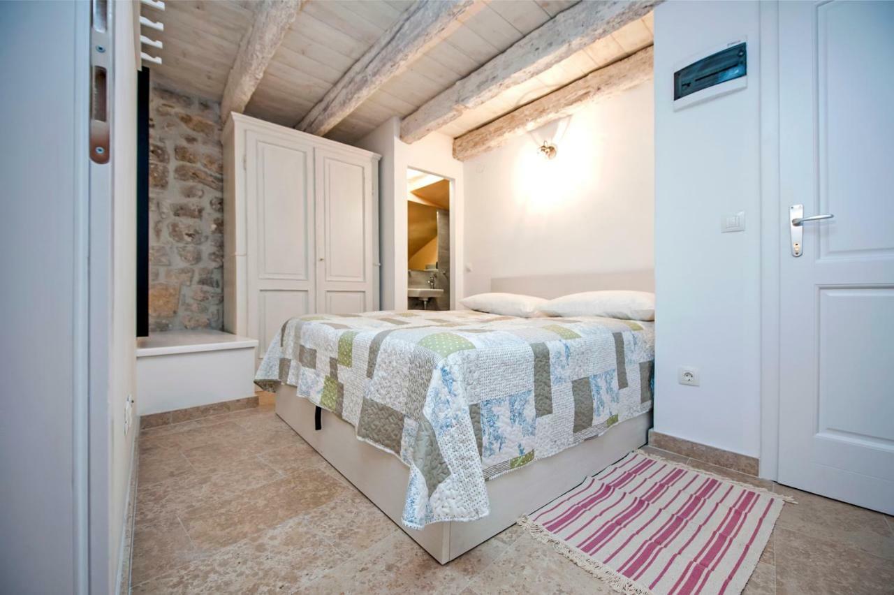 Apartments Casa Roccia Bianca Ровінь Екстер'єр фото