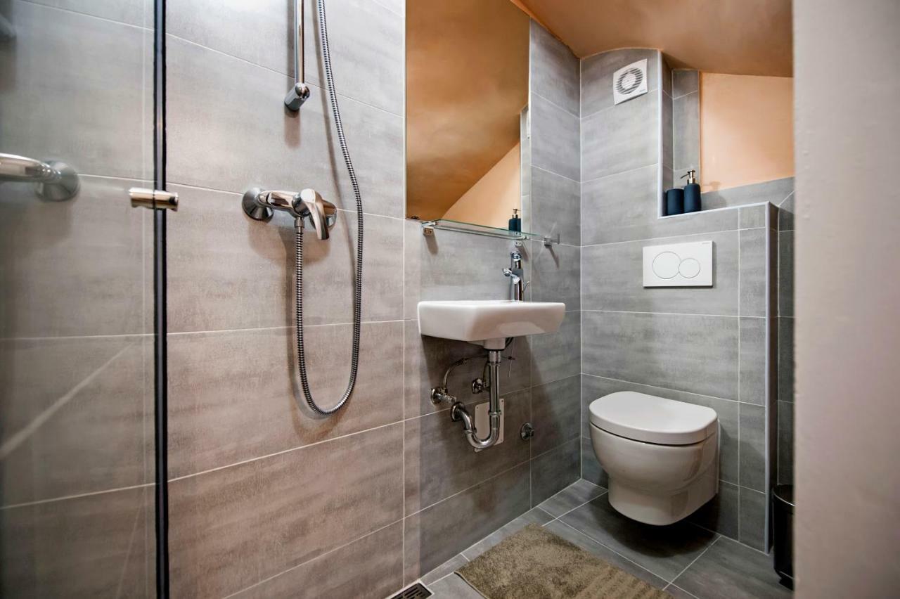 Apartments Casa Roccia Bianca Ровінь Екстер'єр фото